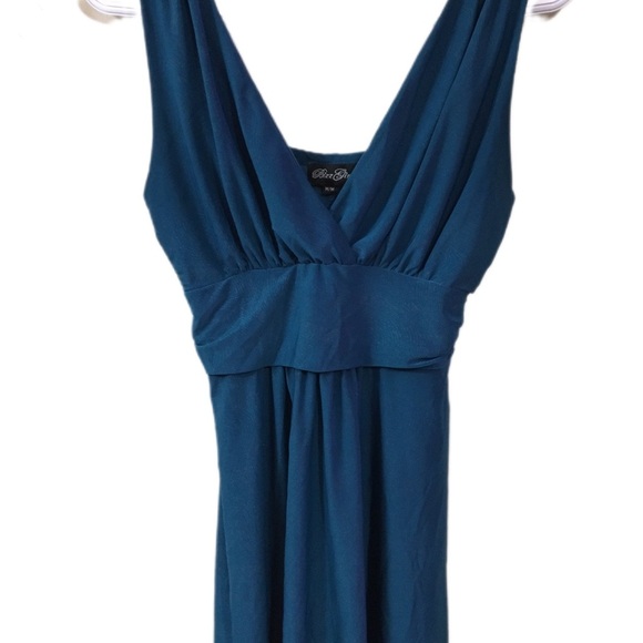 Elegant Teal Sleeveless Dress - Picture 3 of 6